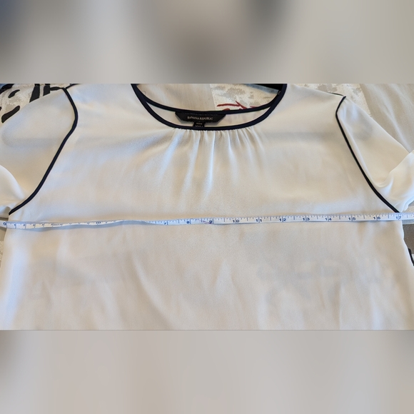 Blouse XXSP with beautiful detailing around the neck line in Blue - Picture 3 of 4